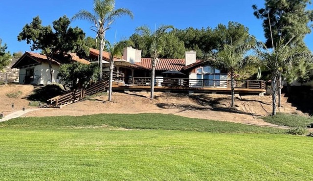 ENTIRE HOUSE! Stunning 4BR with view/Outdoor Oasis