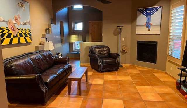 Entire House-Sunny 2 Bedroom Home on 1st Hole of Sierra del Rio Golf course.