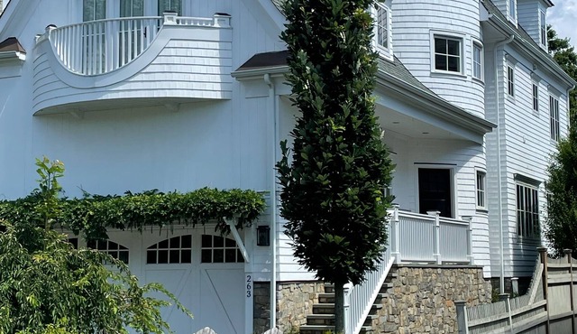 Entire House- Walk to Beach!