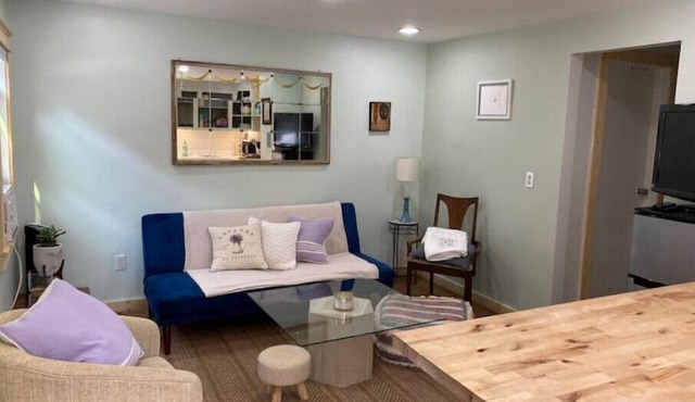 Entire house with garden