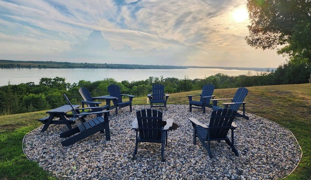 Entire House with Gorgeous Views of Big Stone Lake!