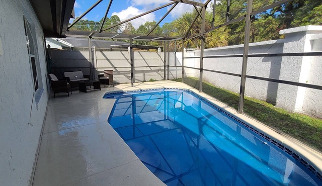 Entire house with heated pool, fenced yard, 4 miles to all attractions.