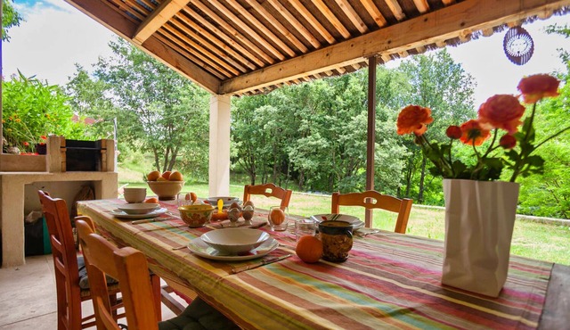 Entire house with private garden and pool in Reillanne in the Luberon