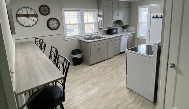 Entire House within walking distance to NSU! 150’ from campus. 3 bedrooms