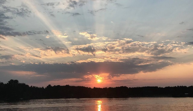 Entire Lake House: Quiet Neighbors & Sunset View!
