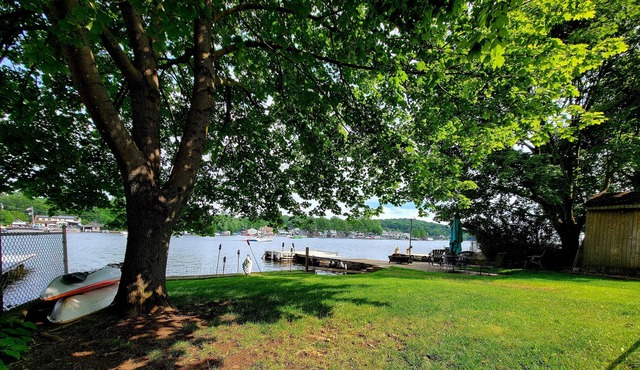 Entire Lakefront Suite with private dock + kayaks
