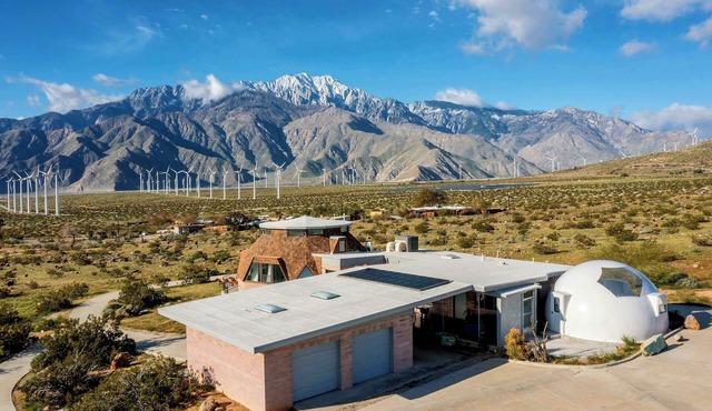 Entire Large Private House with Views 3-bedrooms 10 minutes from Palm Springs