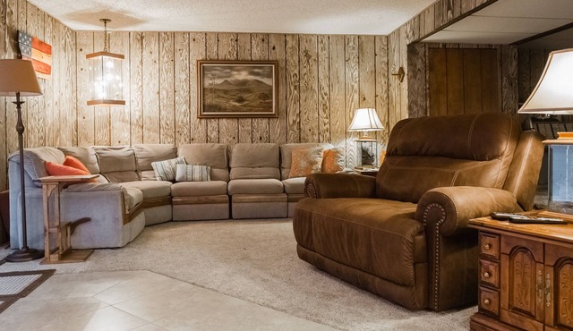 ENTIRE LOWER LEVEL - Mountain Lakeview Lodge