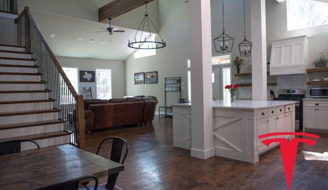 ENTIRE LUXE CABIN ON 126 ACRES WITH 3 PONDS, TRAILS - SLEEPS 18