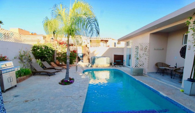 Entire Luxe Property, 3 Single Units, Private Pool & Jacuzzi