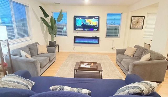 Entire Luxury 4 br House Near River with Hot Tub