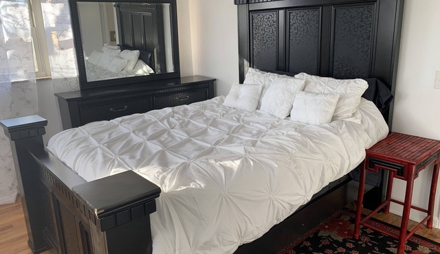 Entire Luxury Apt - Street Adjacent to Golf Course