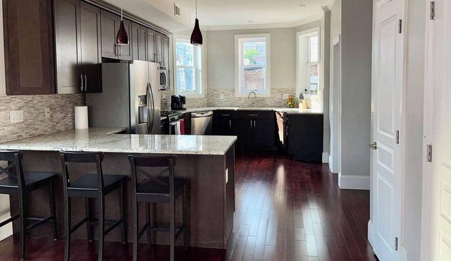 Entire Luxury Home: Modern Charm Near JHU MICA