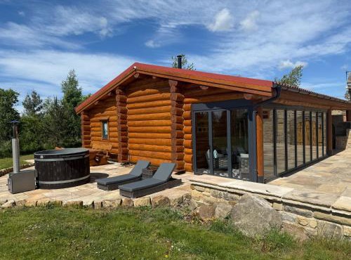 Entire Luxury Log Cabin Sleeps 6 with Private Hot Tub & Scenic Views near Durham & Bishop Auckland