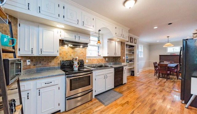 Entire Mansion for Large Groups Near Downtown Nash