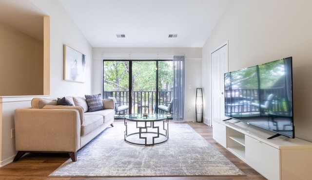 Entire Modern Corporate 1 Br Apt-King Bed-Gym-Pool
