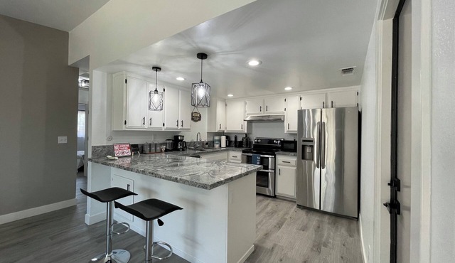 Entire Modern House With King bed and 65in TV