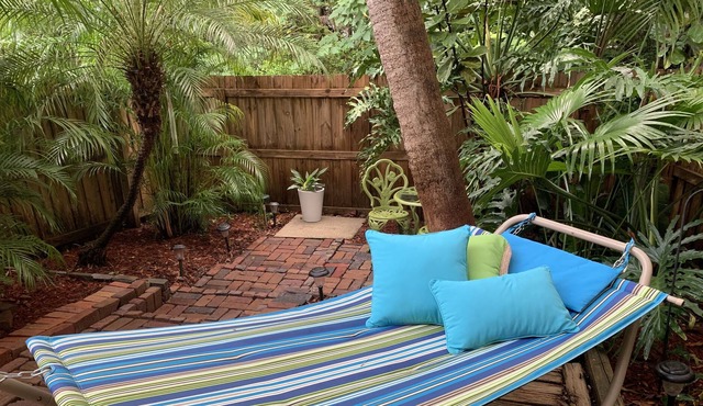 Entire Modern & Private Townhouse 1.5 mi to Busch Gardens, Moffitt & USF