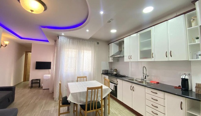 Entire New Apartment 20' from Barcelona
