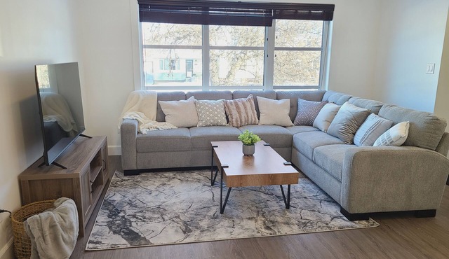 ENTIRE NEW-BUILD SPACIOUS MAIN FLOORS EAST REGINA!