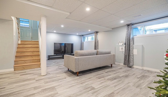 Entire NEW House 5BDR , close to DT MTL, 4 Parking