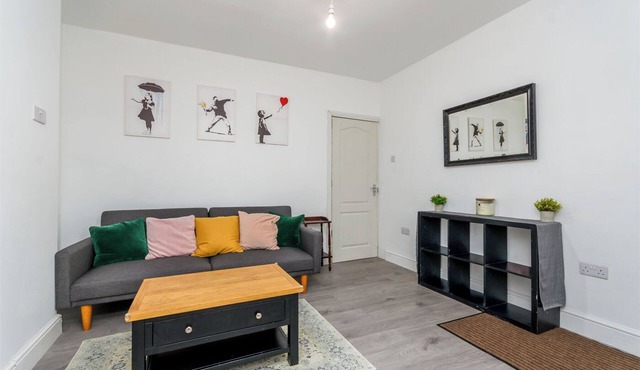 Entire Nuneaton House Next to the Station