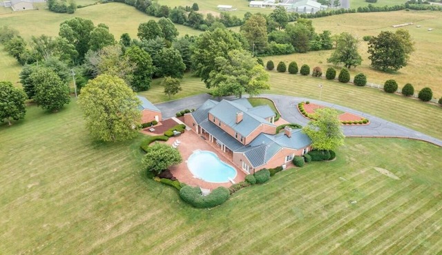 Entire Oak Hill Estate | Tennis, Pool & Games