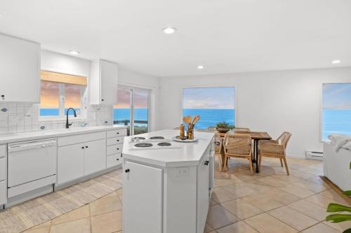 Entire Oceanfront Home Breathtaking 180 Views