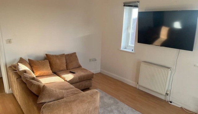 Entire one bed flat, close to London