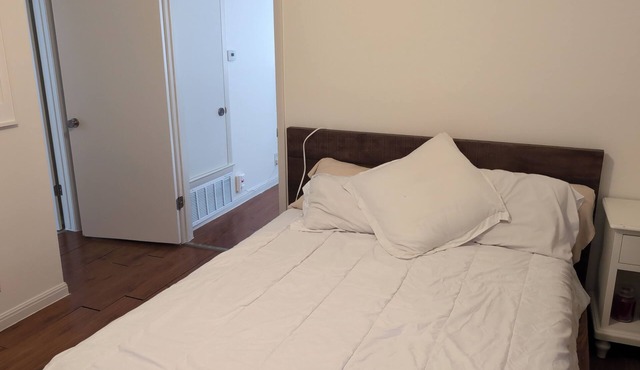 Entire One-Bedroom House with Full Kitchen