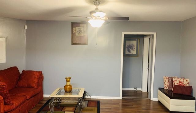 Entire place: Cozy, Quiet Oasis w/free laundry and parking