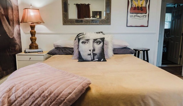 Entire place/Free parking-Minutes from Downtown