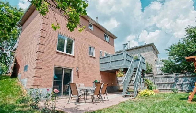Entire place, Ground level walkout Basement with Huge backyard