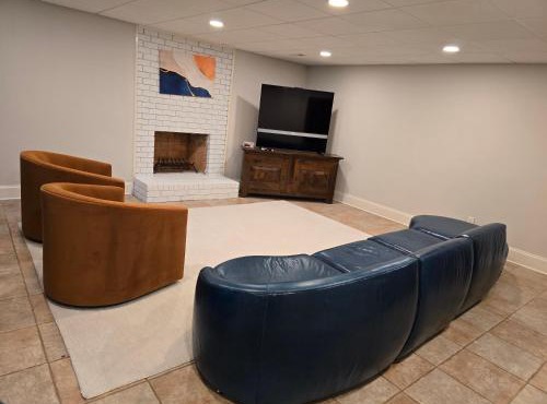 Entire Private 1BR Apartment, Private Entrance, Full Kitchen, Parking