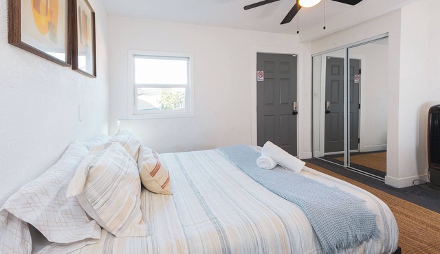 Entire Private 2BR in Los Angeles, Urban Location, Parking & Wi-Fi
