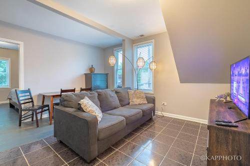 Entire Private Apartment, Near Downtown - Free Parking