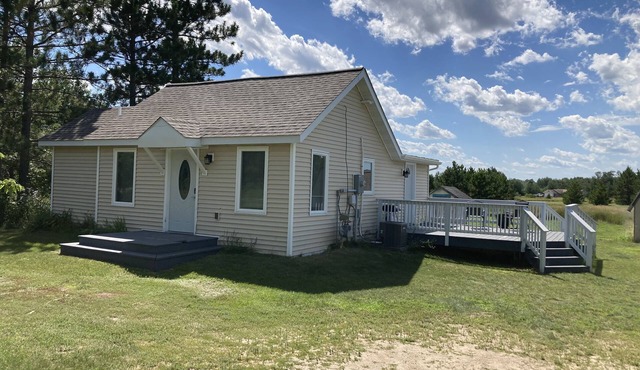 Entire private cozy home near downtown Bemidji. Ideal for Couples & Individuals!