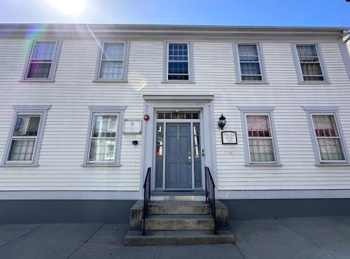 Entire Private Historic Inn Downtown Newport