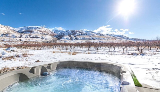 ❤️ Entire Private Home - Hot tub - Garage - Gas Fireplaces - Air Hocky Table