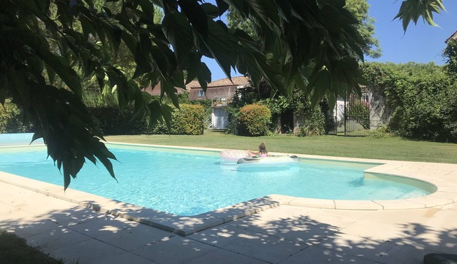 Entire private property, 20 people - 9 bdrms 9 bths, swimming pool, close to amenities