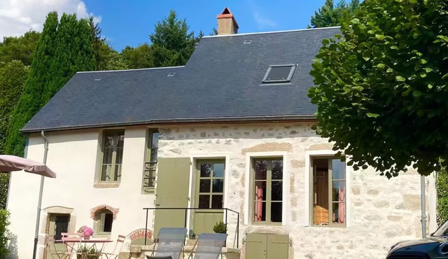 Entire property: cottage - Saint-Prix, France