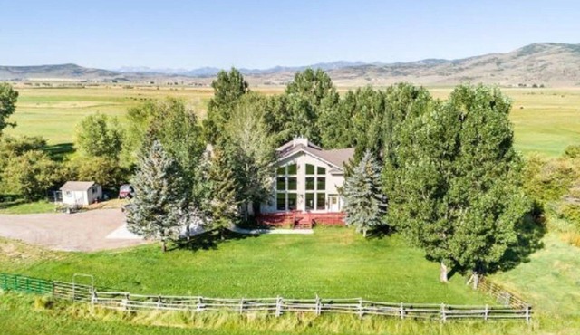 Entire River Ranch House, Mtn Views, Park City, Ski, Horses, Hot tub, 18 acres