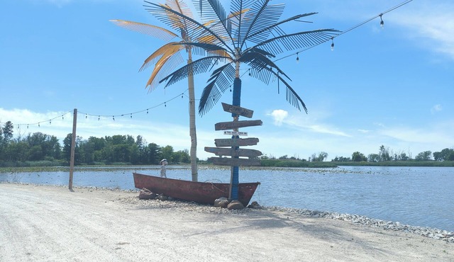 Entire River Retreat Duplex – 3BR, Yard, Fire Pit