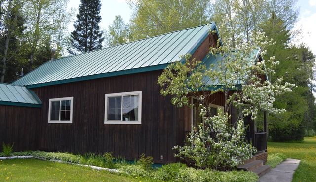 Entire Rustic House Close to Glacier Park Vacation