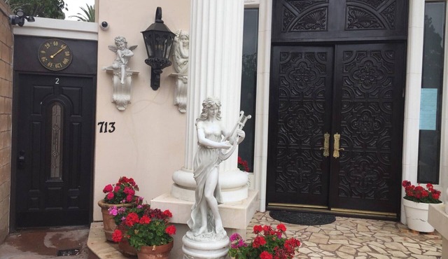 -ENTIRE SECOND FLOOR of Santa Monica Luxury Roman Villa