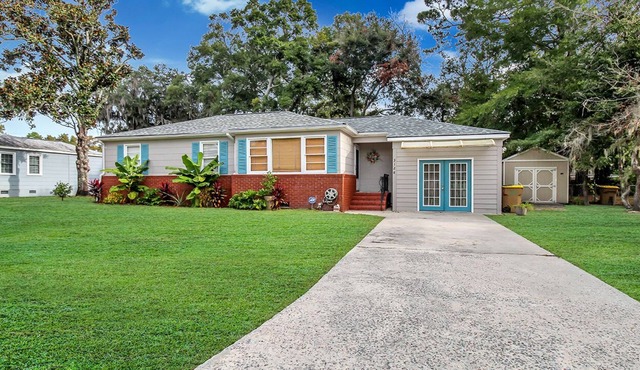 Entire Southern Home between Downtown and Beach