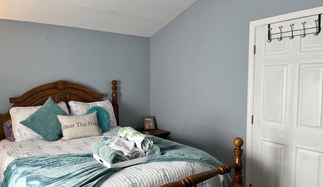 Entire Space, 2 private bath! 2bdrm-Apt in guest barn complex. Private entry!