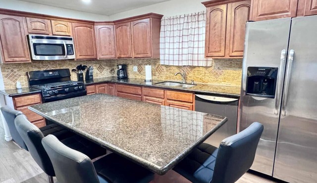 Entire Spacious 4 BR Home for Professionals