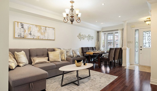 Entire Spacious 5BR Home 6 Beds, 3.5BA, Wi-Fi, 6 TVs, Parking & BBQ