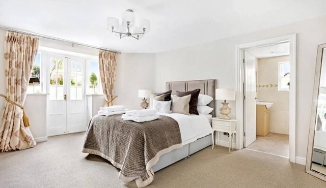 Entire spacious apartment - central Harrogate